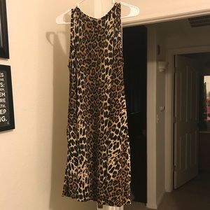 Sleeveless cheetah print dress with pockets